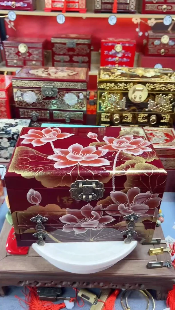 垚*28厘米四层双抽传统工艺手推漆荷花图