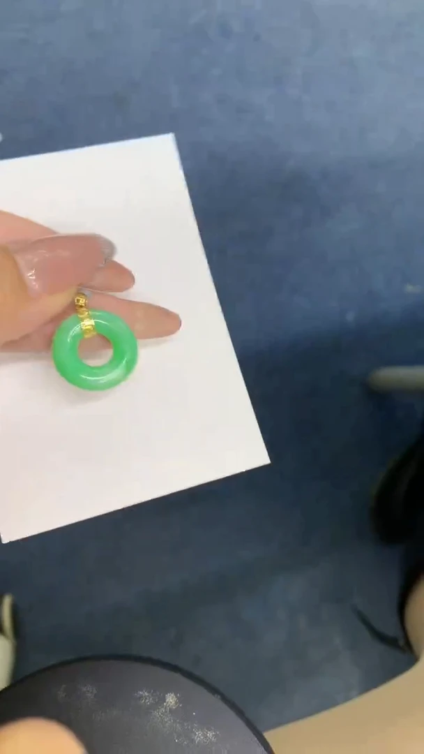 颈饰18K金镶嵌翡翠1