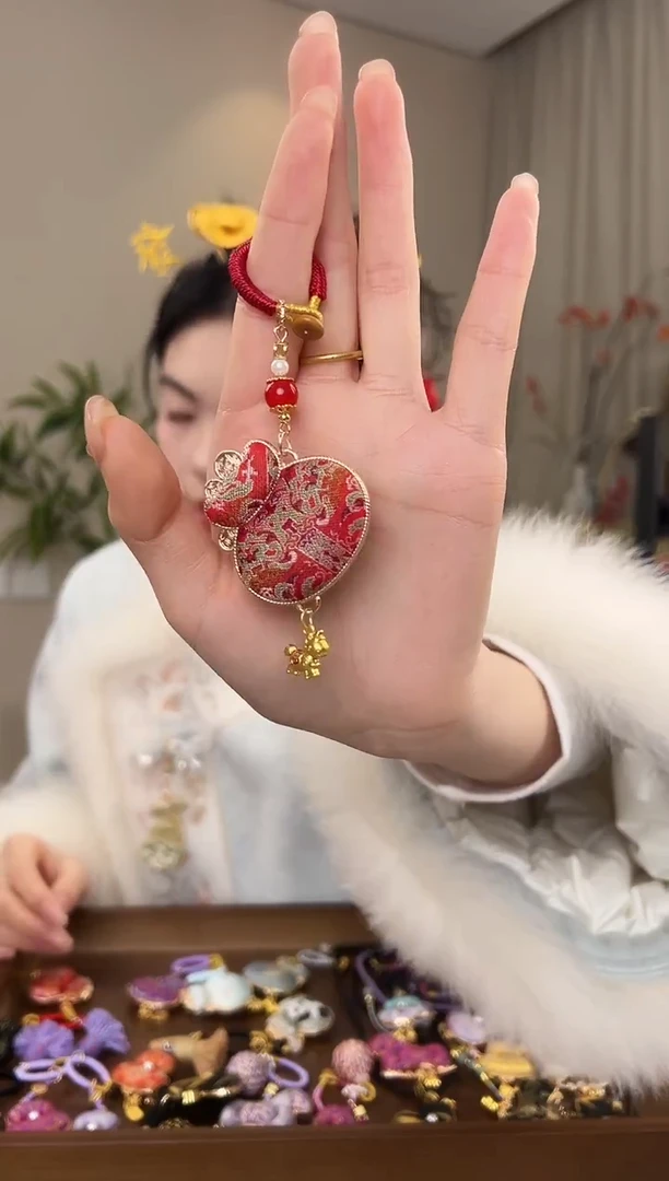 刺绣红色八达运袋子包挂