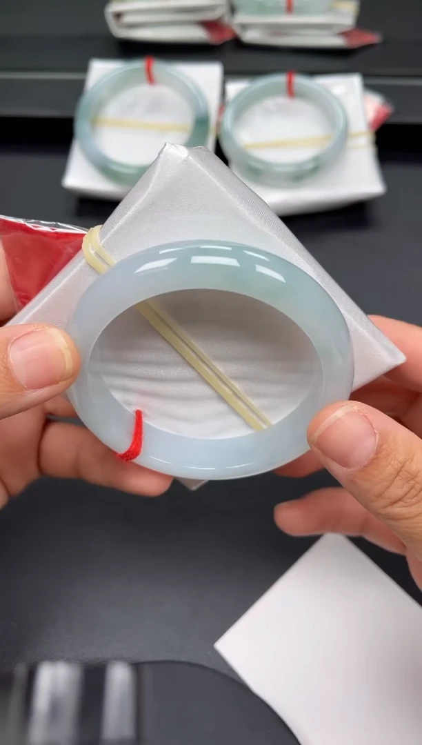 未镶嵌手镯翡翠多人