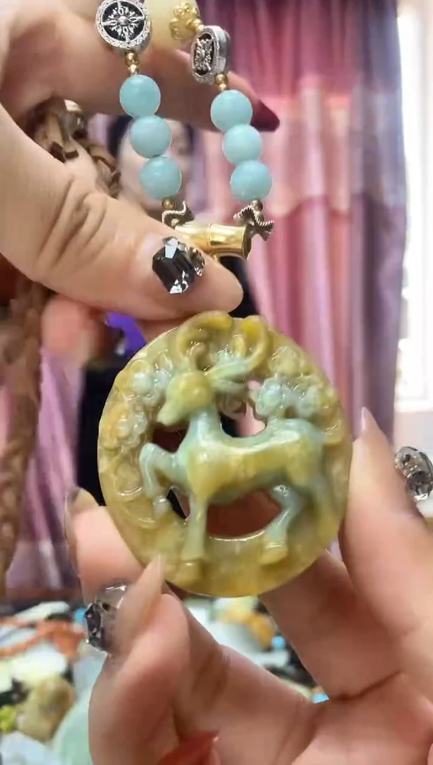 未镶嵌蛇纹石玉吊坠