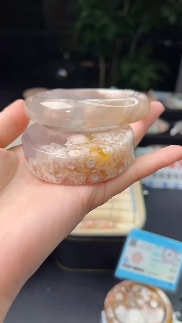 【闪购商品】石英质玉手镯未镶嵌赠送镯心（圈口63