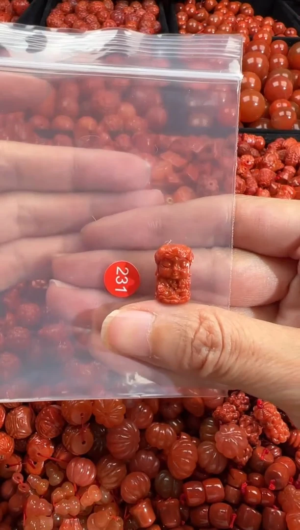 南红玛瑙未镶嵌颈饰1