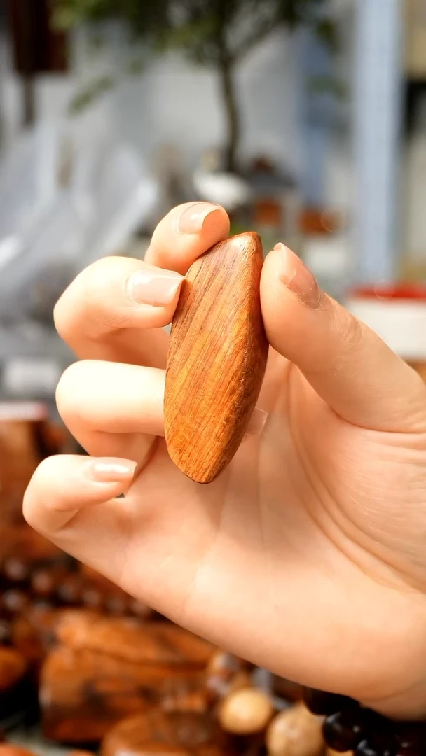 【闪购商品】黄花梨/降香黄檀海黄随型挂坠