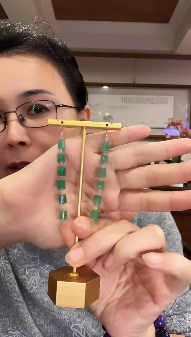 颈饰未镶嵌石英质玉国风