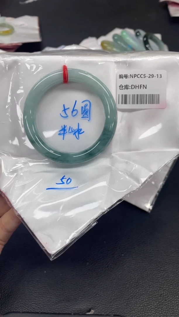 未镶嵌手镯翡翠翡翠手镯