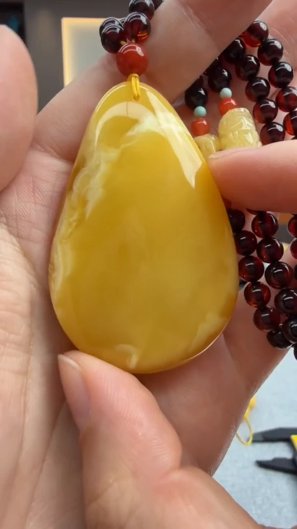 琥珀颈饰未镶嵌327秒拍号 假一罚三