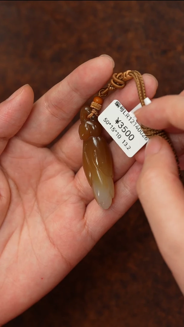 颈饰未镶嵌和田玉吊坠 LR