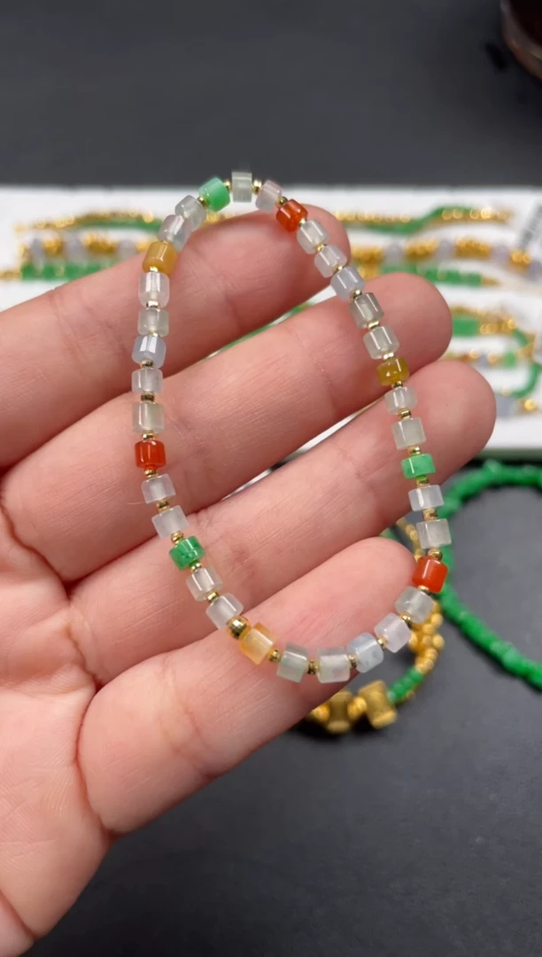 18K金镶嵌手串翡翠一条   P235