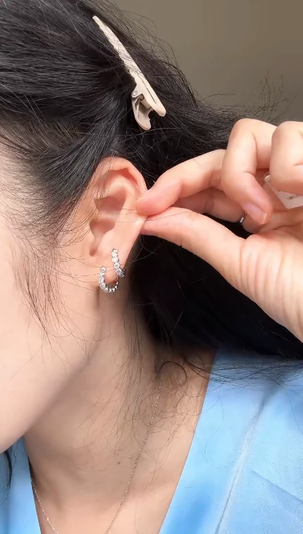 耳饰铂Pt950镶嵌钻石PT950钻石耳钉镶嵌