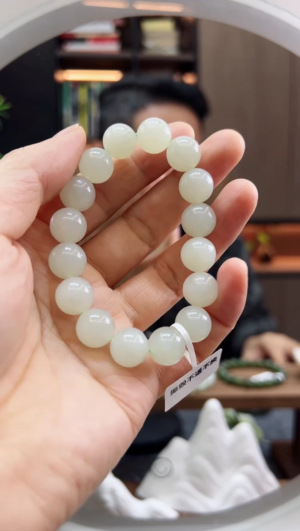 未镶嵌手链和田玉（糖玉）卡12百