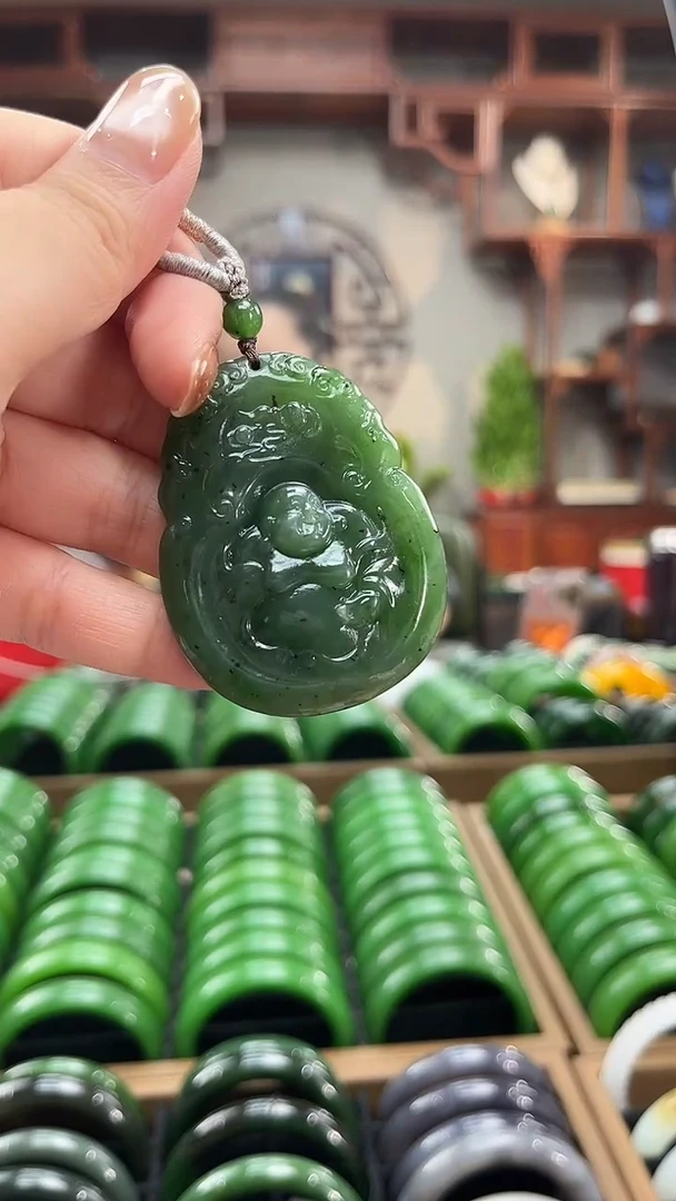 颈饰未镶嵌和田玉佛公