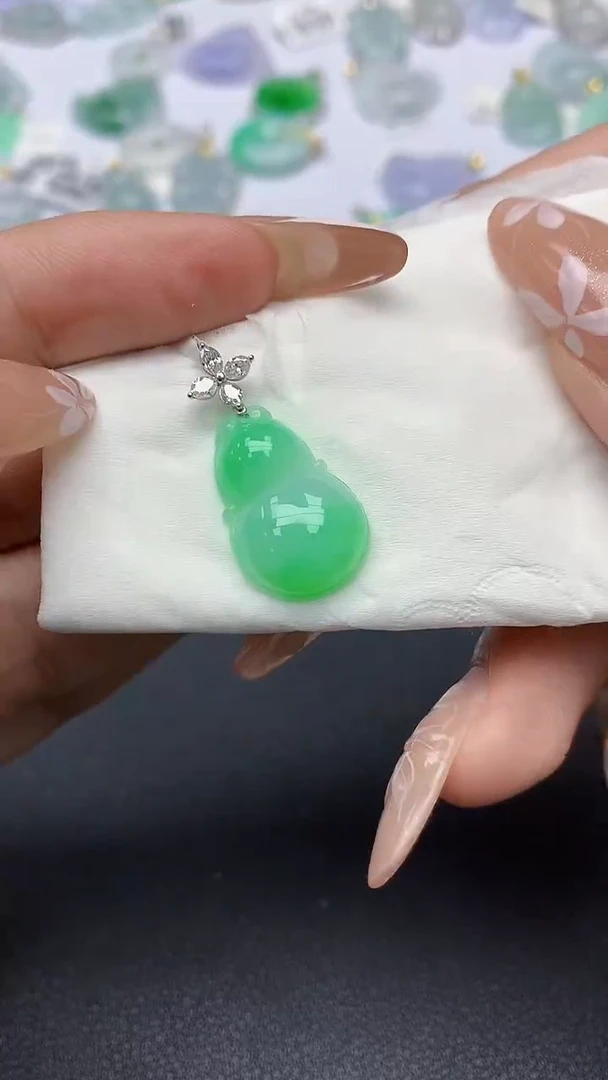 颈饰18K金镶嵌翡翠a货假一赔三支持复检百元上9元证书费自理