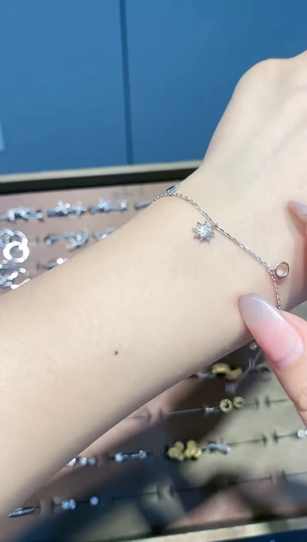 手链18K金镶嵌钻石手链