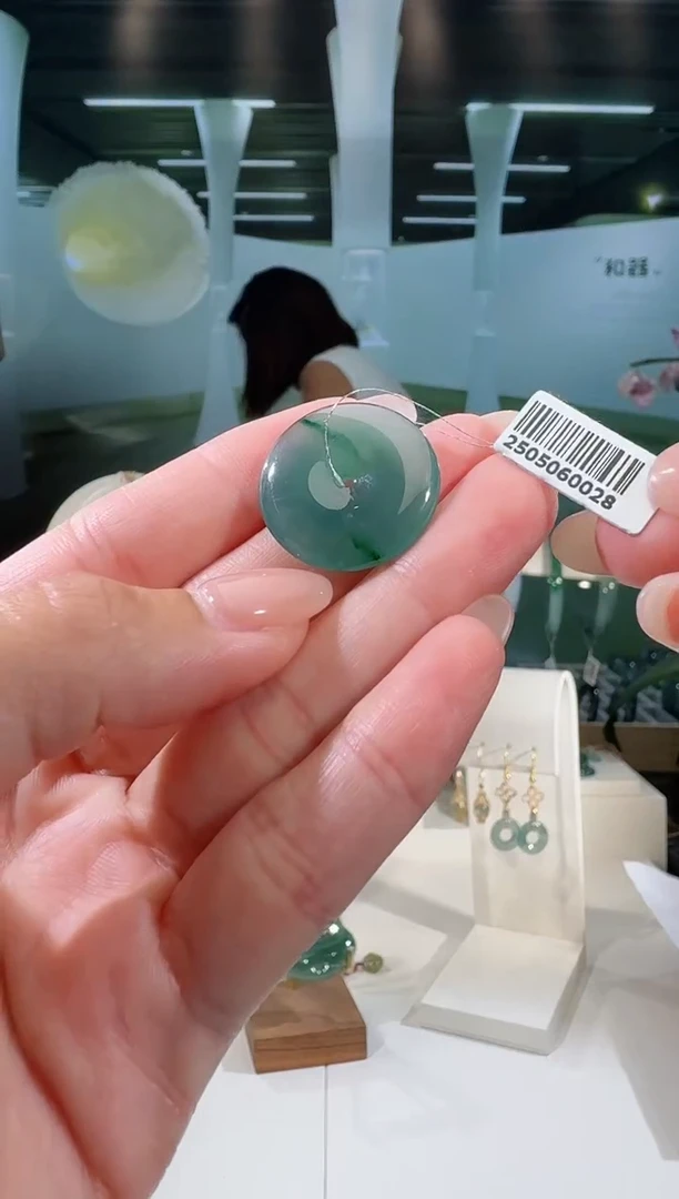 翡翠未镶嵌吊坠(不含链)平安扣