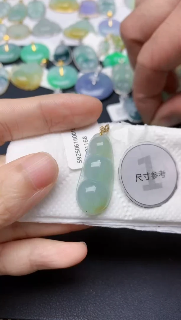 翡翠18K金镶嵌颈饰天然缅甸A货翡翠