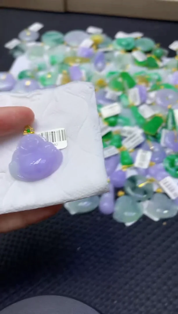 颈饰18K金镶嵌翡翠天然缅甸翡翠A货