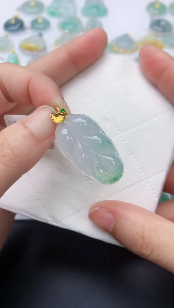 颈饰18K金镶嵌翡翠天然A货