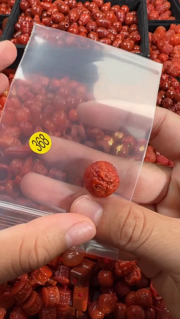 南红玛瑙未镶嵌颈饰1
