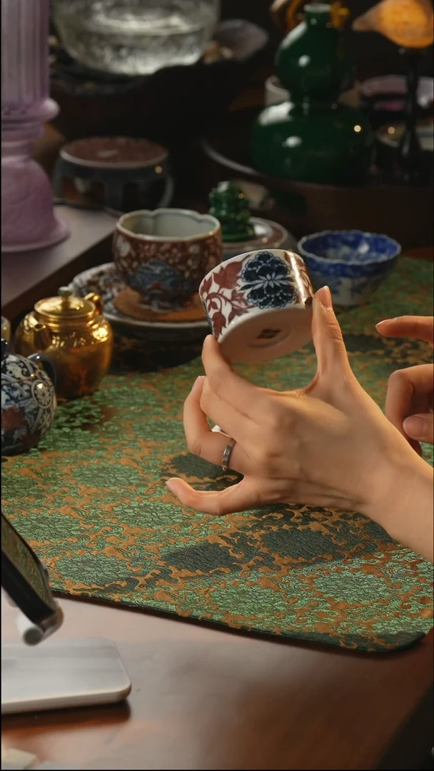 瓷片畅怀堂青花釉里红缠枝莲唇口杯