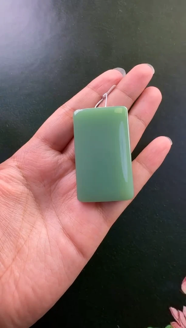 颈饰未镶嵌和田玉吊坠