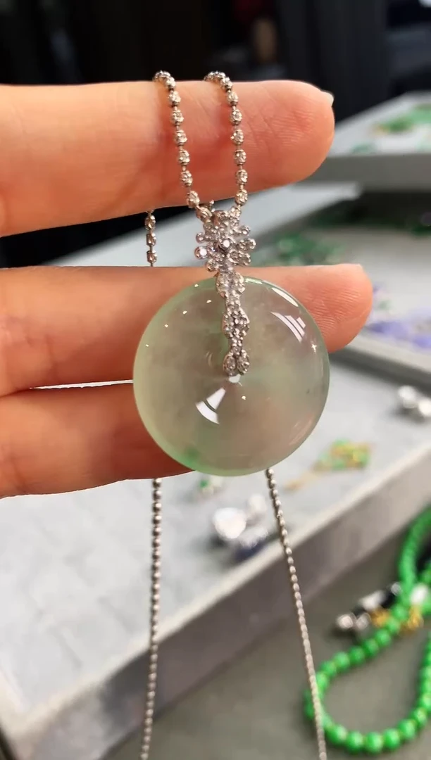 【闪购商品】翡翠吊坠(不含链)18K金镶嵌吊坠