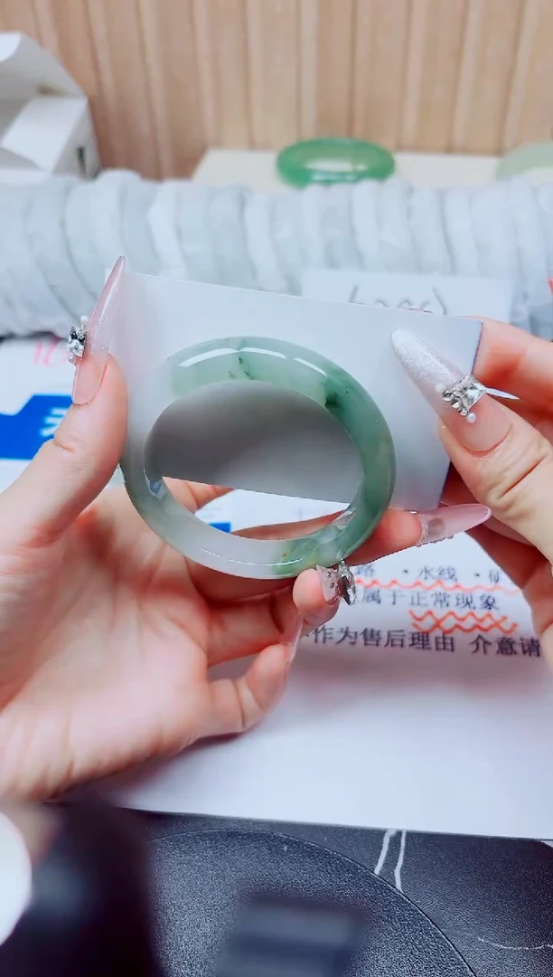 未镶嵌手镯石英质玉91/54.1