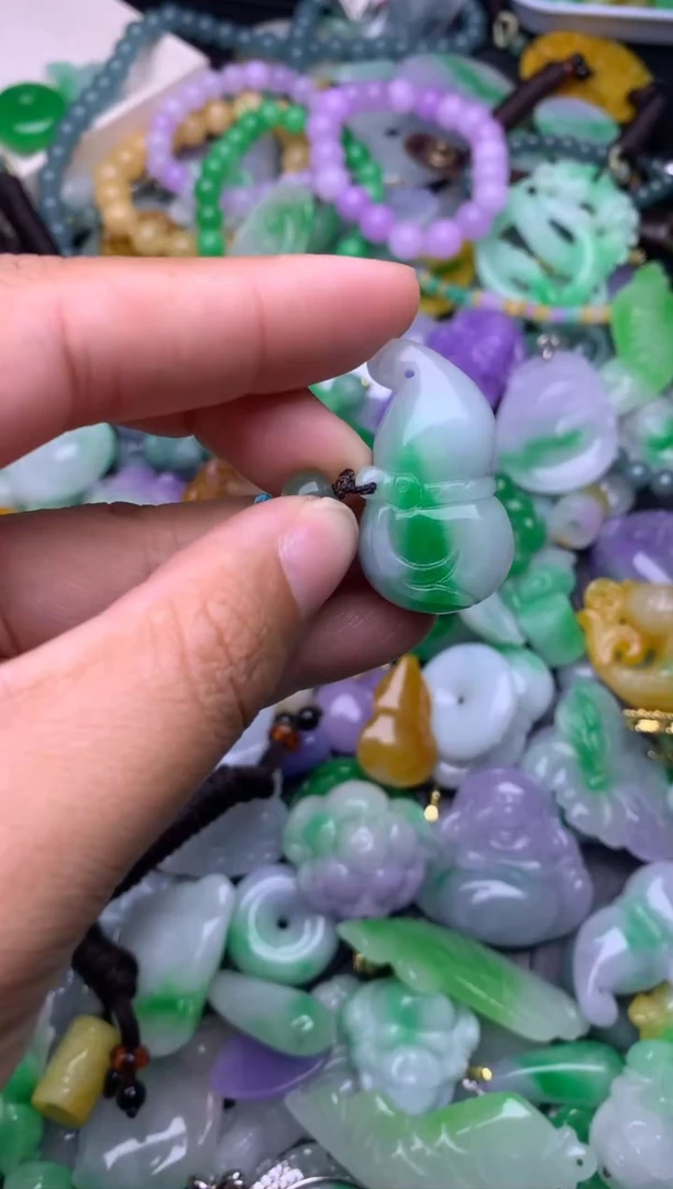 颈饰未镶嵌翡翠缅甸翡翠吊坠