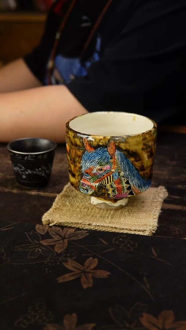 邵科  釉上彩马儿手握杯260ml