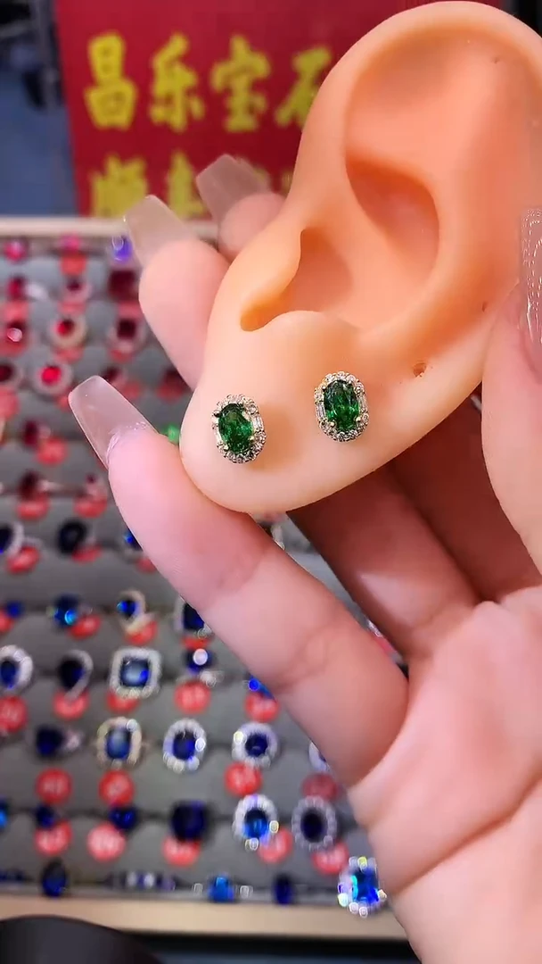 【闪购商品】透辉石耳饰银S925镶嵌1111