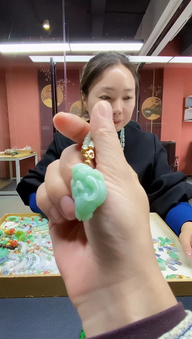 颈饰未镶嵌翡翠吊坠