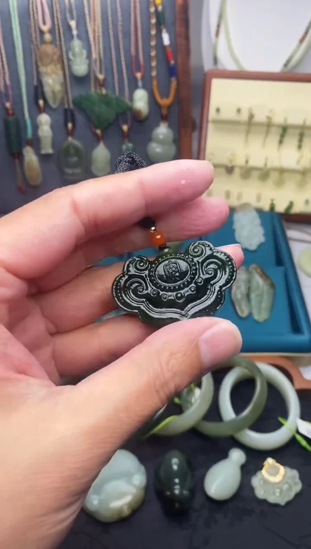 颈饰未镶嵌和田玉1