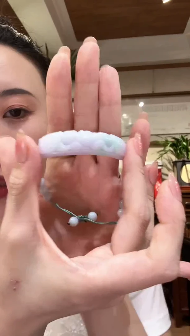 翡翠未镶嵌颈饰国风