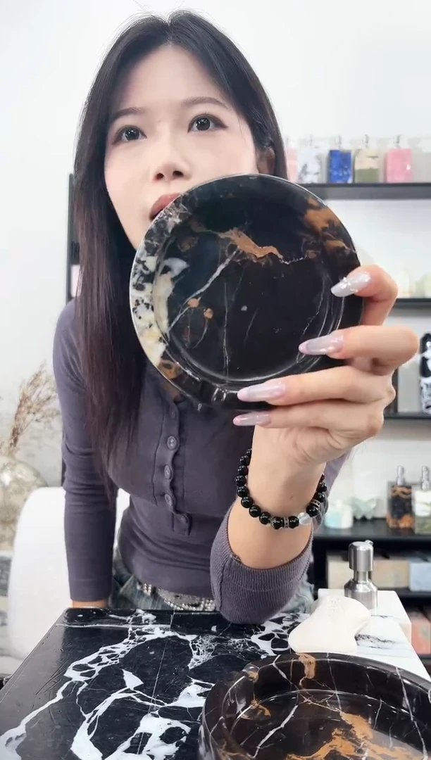 石材烟灰缸黑金花-1