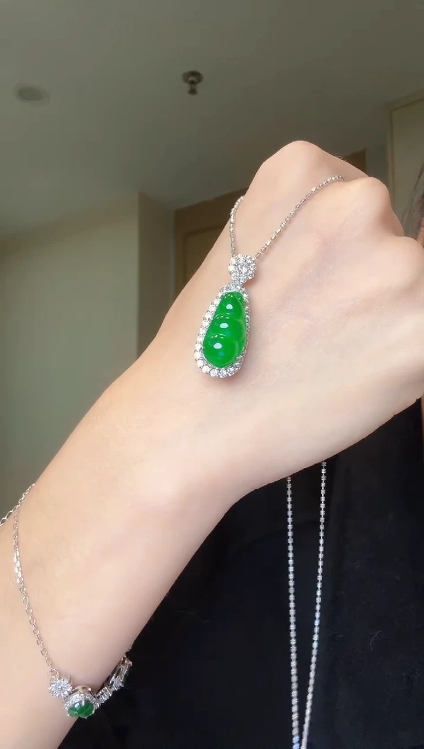 【闪购商品】翡翠吊坠(不含链)银S925镶嵌天然翡翠吊坠