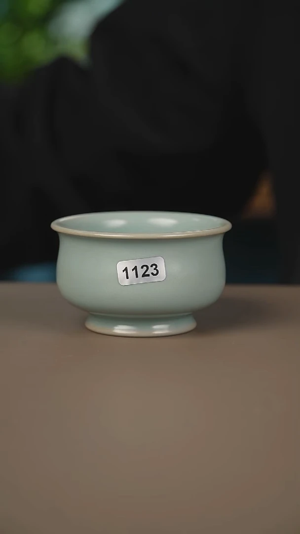 仿古卷足炉式杯一级