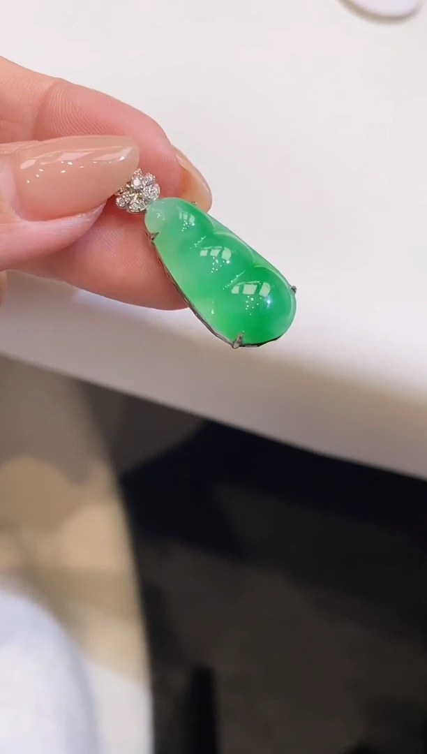 吊坠(不含链)18K金镶嵌翡翠福豆