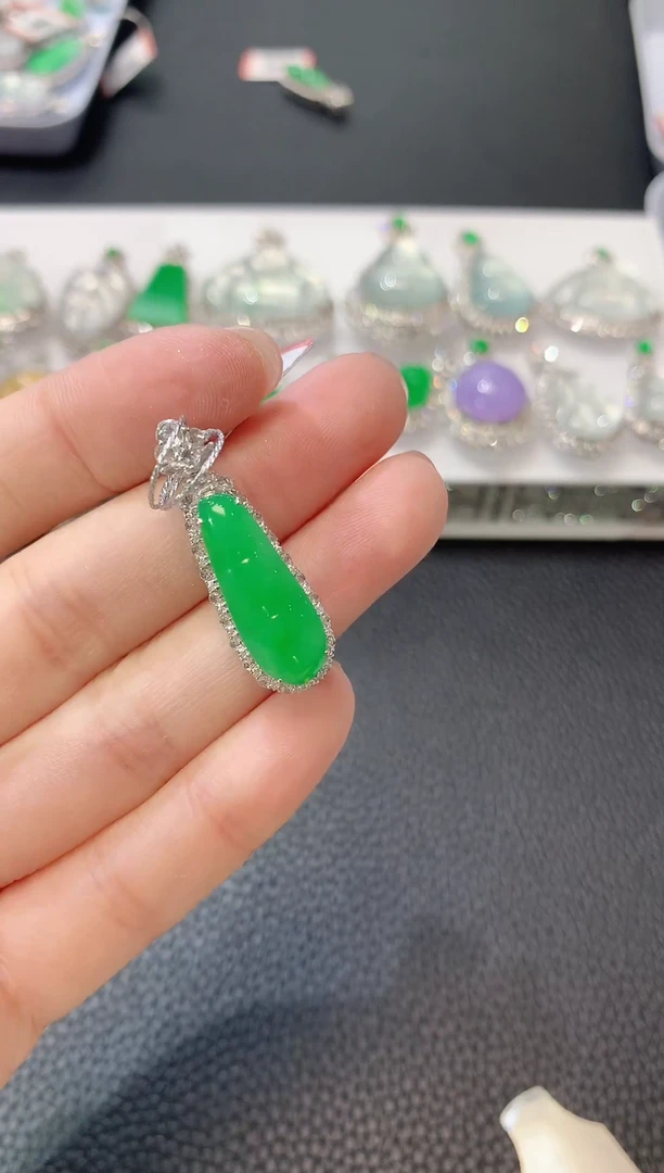 翡翠18K金镶嵌吊坠(不含链)C30