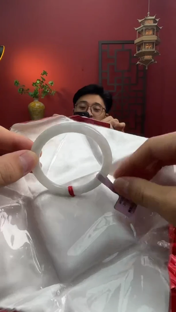 未镶嵌手镯（圆镯）翡翠翡翠手镯4