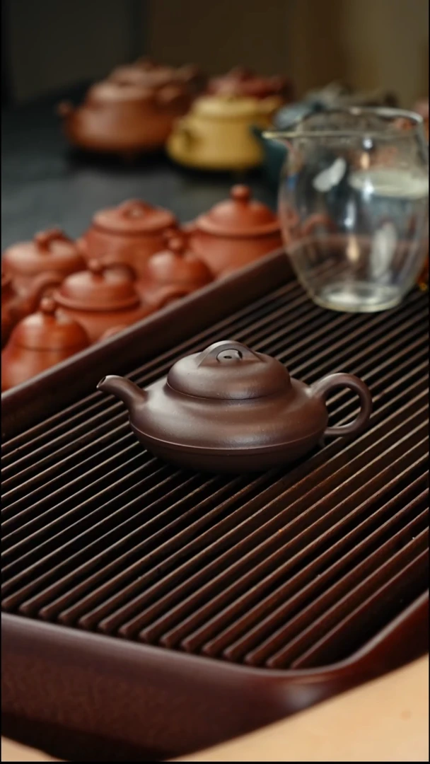茶壶紫砂四底线圆壶130cc