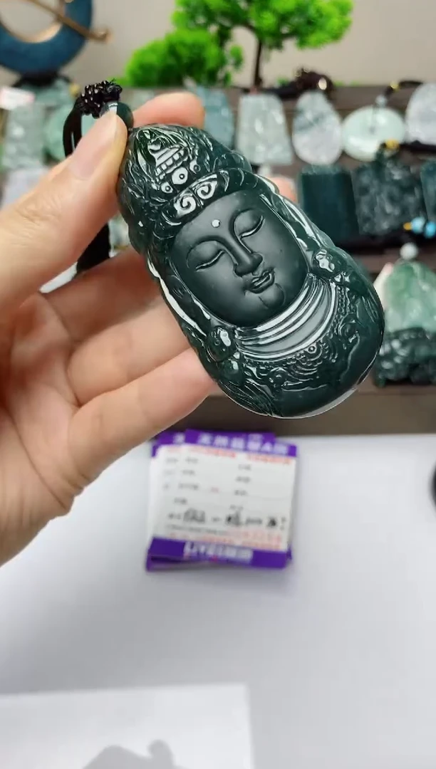翡翠未镶嵌颈饰