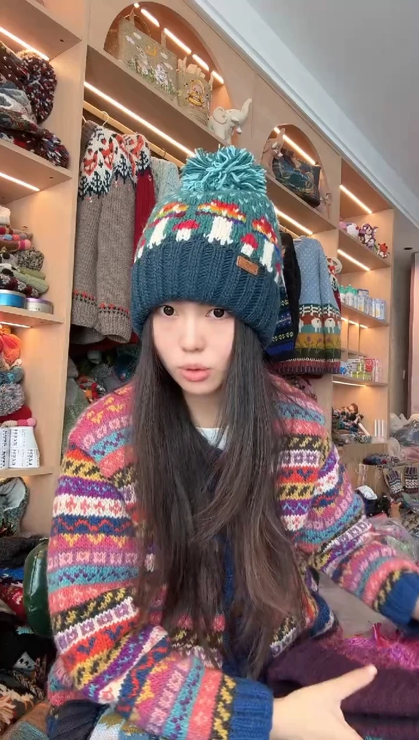 羊毛绿蓝色翻边蘑菇帽