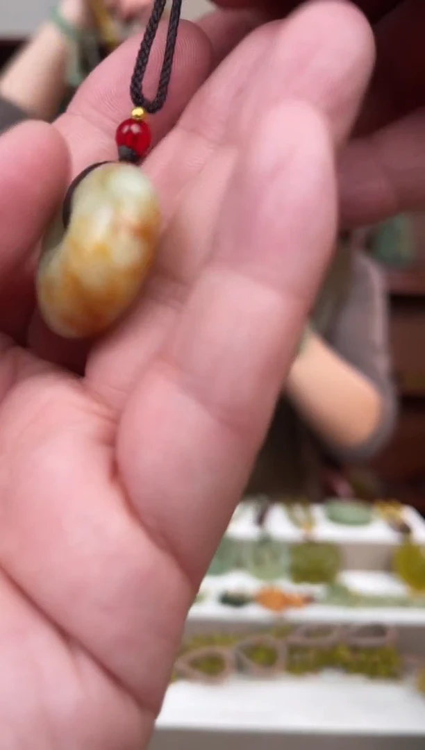 未镶嵌蛇纹石玉颈饰·