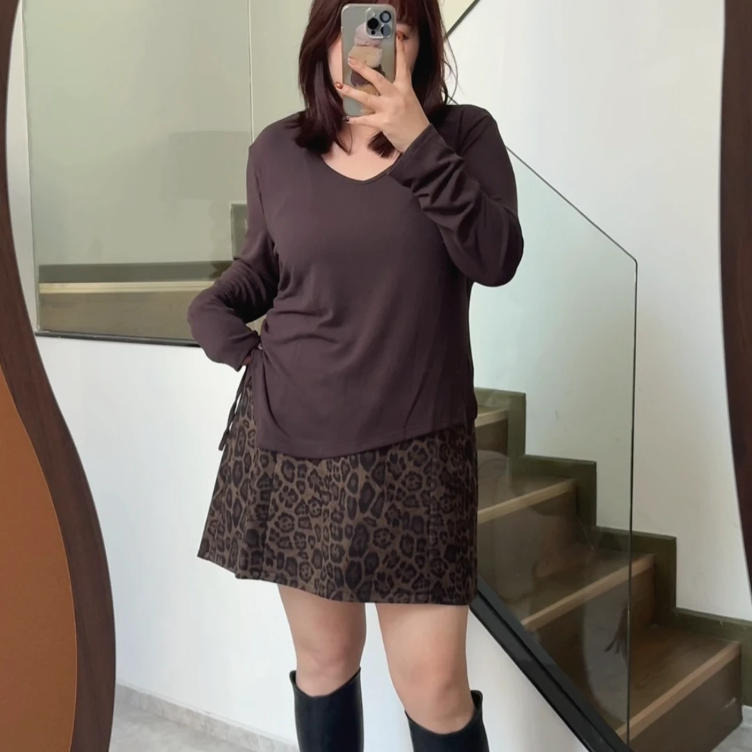 大码胖妹妹秋季新款显瘦韩系V领侧边抽绳收腰后背重工钉扣长袖T恤