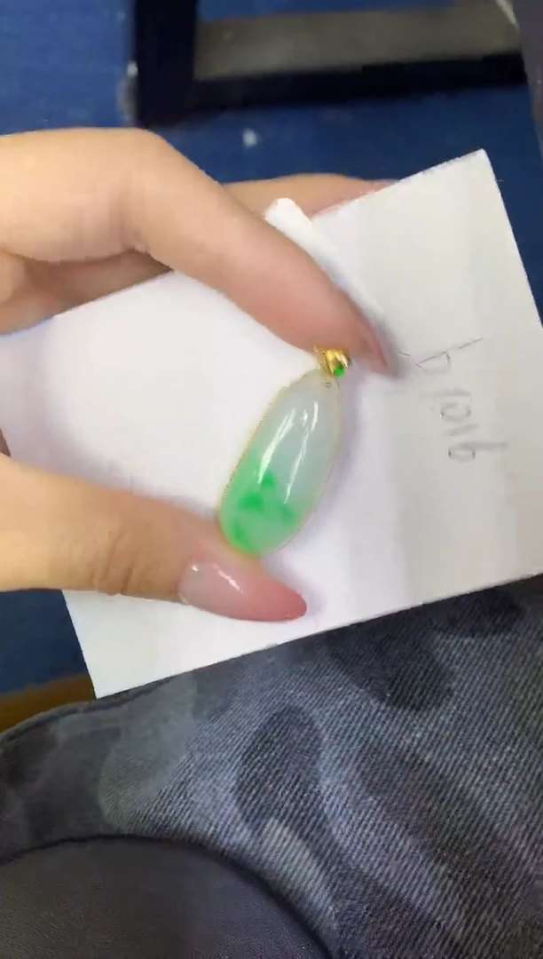 翡翠18K金镶嵌颈饰缅甸天然翡翠A货