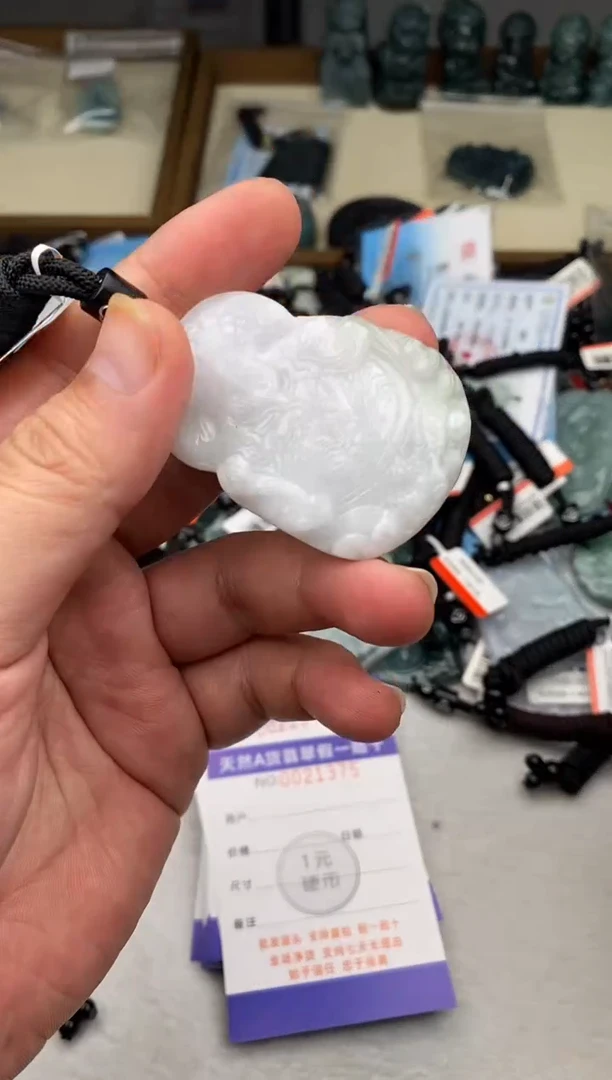 翡翠未镶嵌颈饰多样性发其一