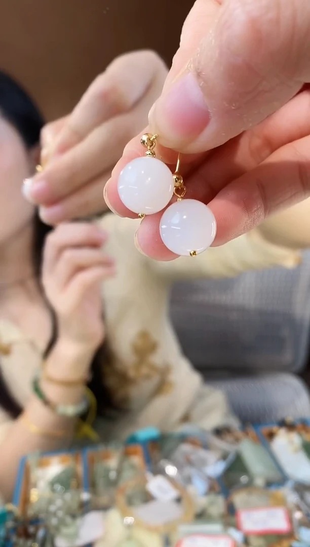 颈饰未镶嵌和田玉12mm白玉耳钉