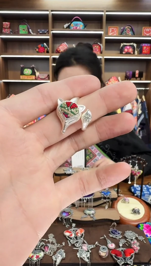 【闪购商品】织绣241蒙阿苏苗绣传承