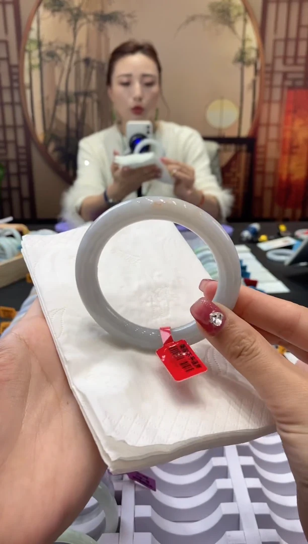 【闪购商品】翡翠手镯未镶嵌000045408