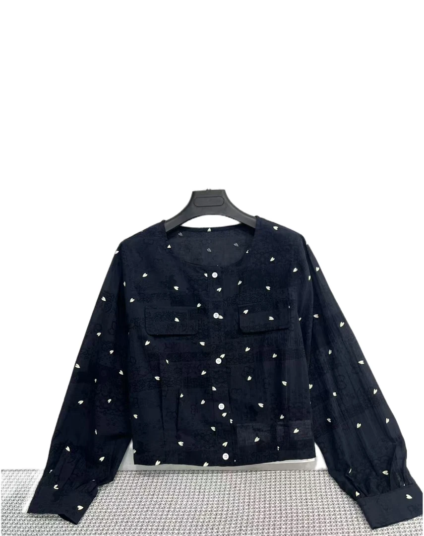 8803  小爱心图  设计感  时尚  百搭  设计感  衬衫